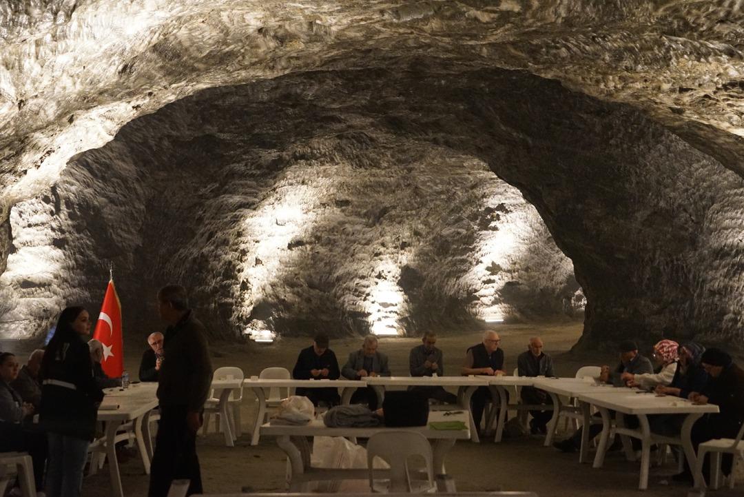 Ichthi mağarasında nefes alan terapi: KOAH ve astımlı hastalar 150 metrelik tarihi tuz mağarasında iyileşme buluyor ... 3