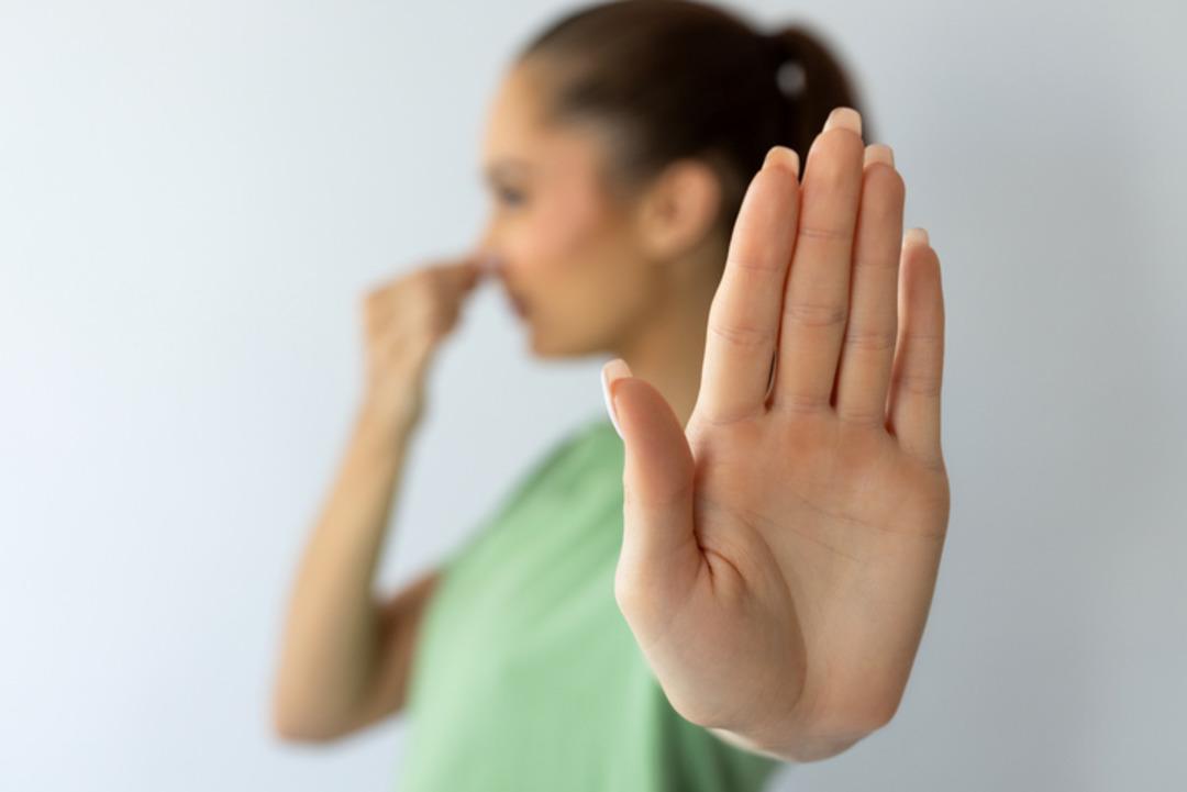 Vücudunuzun kokusuna dikkat edin: altta yatan nedenler seri olabilir! B vitamini eksikliğinden kaynaklanan vücudunuz koklayabilir: nedenler