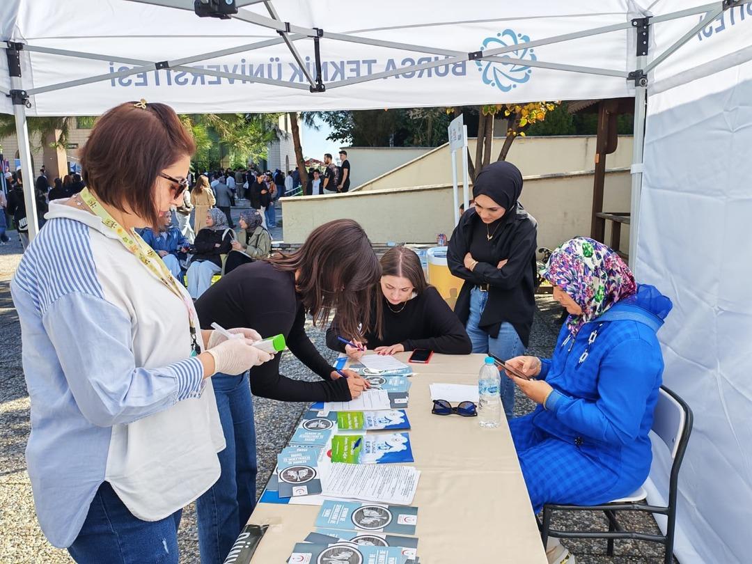     Mobil sigara bırakma ekipleri sahada: vatandaşları sigarayı bırakmaya teşvik ediyor 3