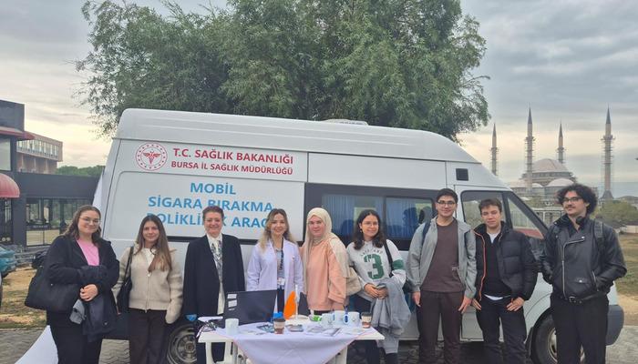 ‘Mobil sigara bırakma aracı’ ekipleri sahada: Vatandaşları sigarayı bırakmaya teşvik ediyor