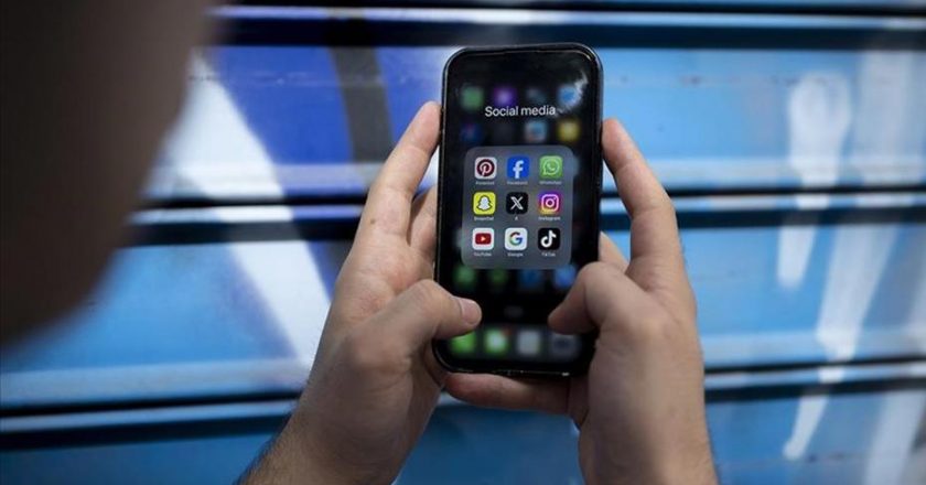 Sosyal Medyada Yaş Kısıtlaması Gündemde