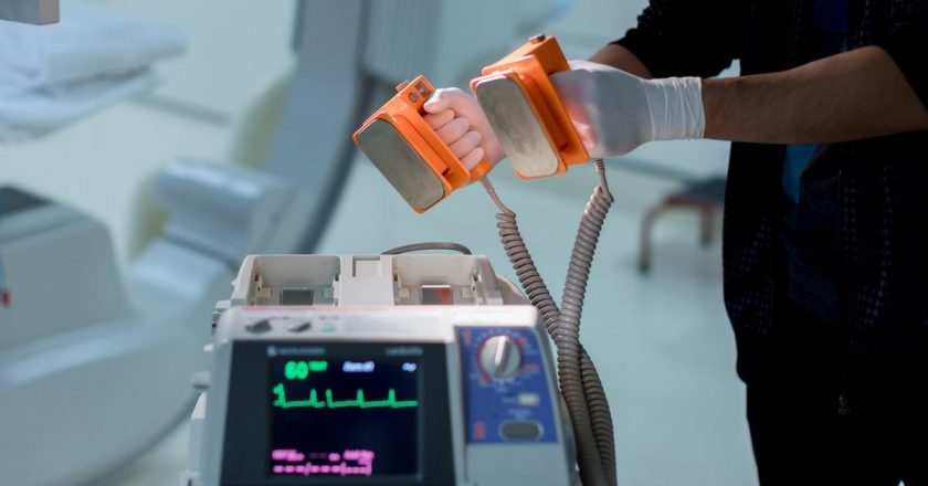 Defibrilatör nedir, ne işe yarar?