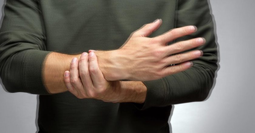 Günlük yaşamı etkileyen titremelere karşı beyin pili ve akıllı ses ötesi tedavisi…Sağlık Haberleri