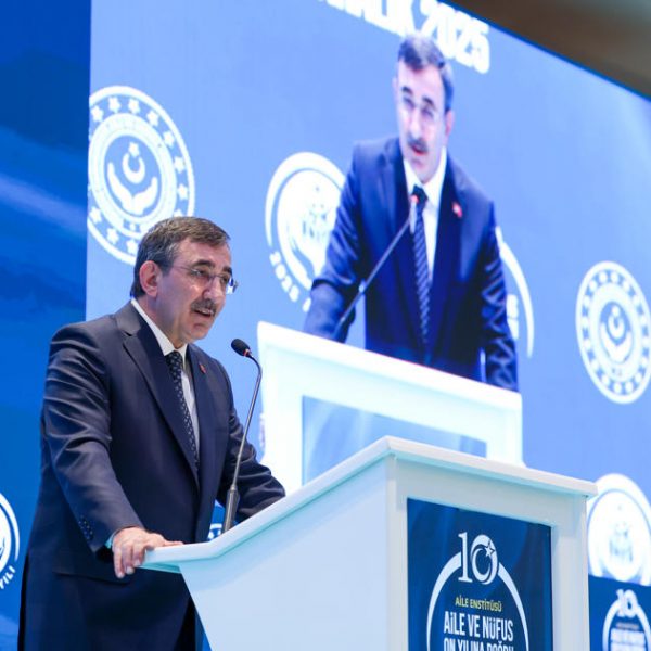 “Nüfus Yaşlanıyor: Aile ve Nüfus Sempozyumu’ndan Önemli Uyarı”