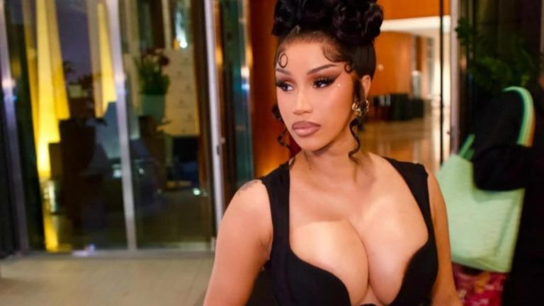 Cardi B Met Gala 2026’ya damga vurdu! Baştan aşağı transparan giyip poz verdi